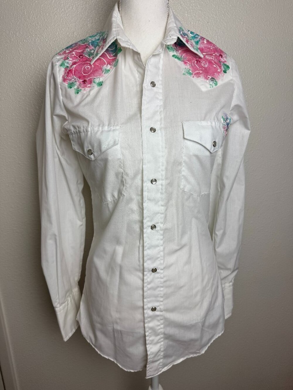 Vintage Karman White Pink Green Floral Western Shirt Mother pearl Snap Pockets